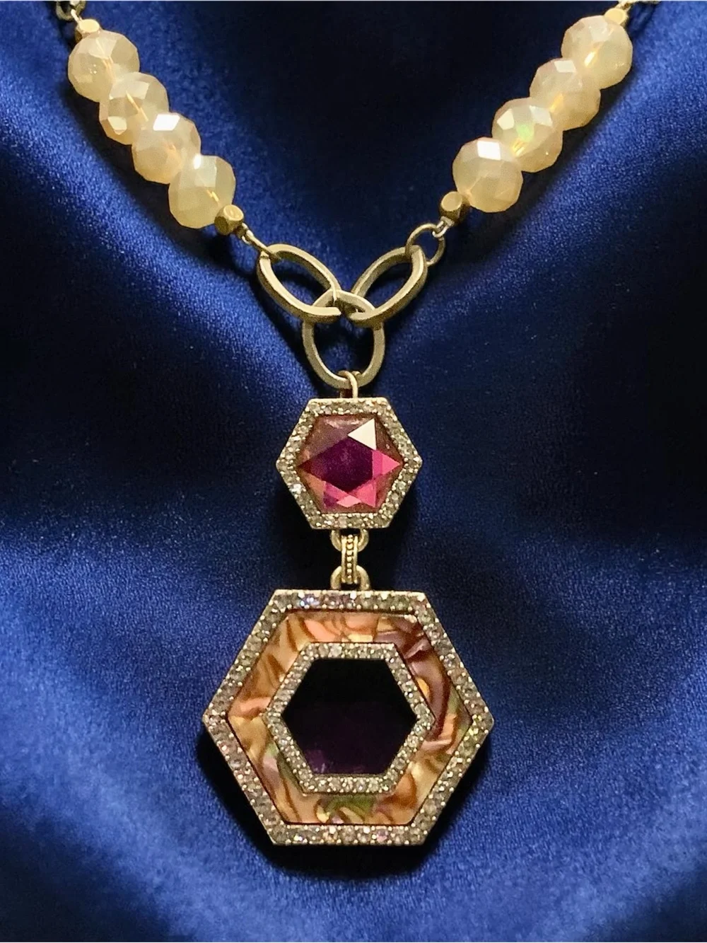 Unique Heidi Daus gold hexagon pendant with Swarovski crystals NWOT. Art deco - Picture 1 of 5